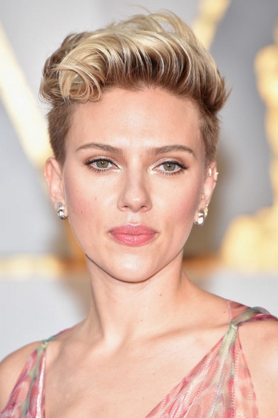 تألقي بمكياج ناعم بأسلوب سكارليت جوهانسون مع هذه المستحضرات 