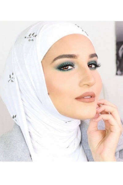 احصلي على اطلالة دلال الدوب الجمالية