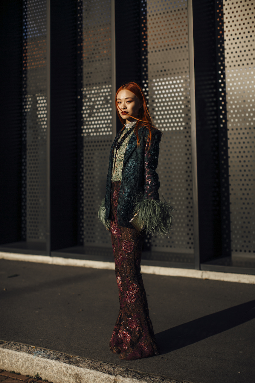 ادمجي بين عدد من الأقمشة والتعريقات في اطلالاتك