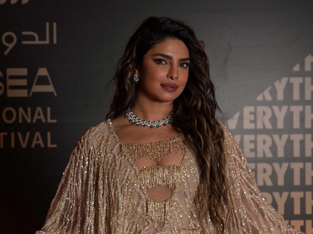 المكياج السموكي الترابي الذي لا يزول بأسلوب Prinyaka Chopra