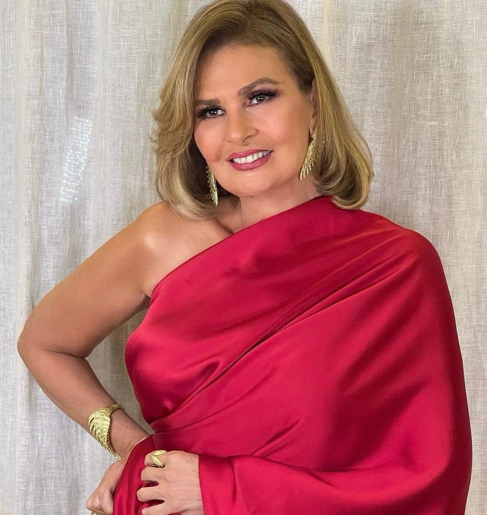النجمة يسرا