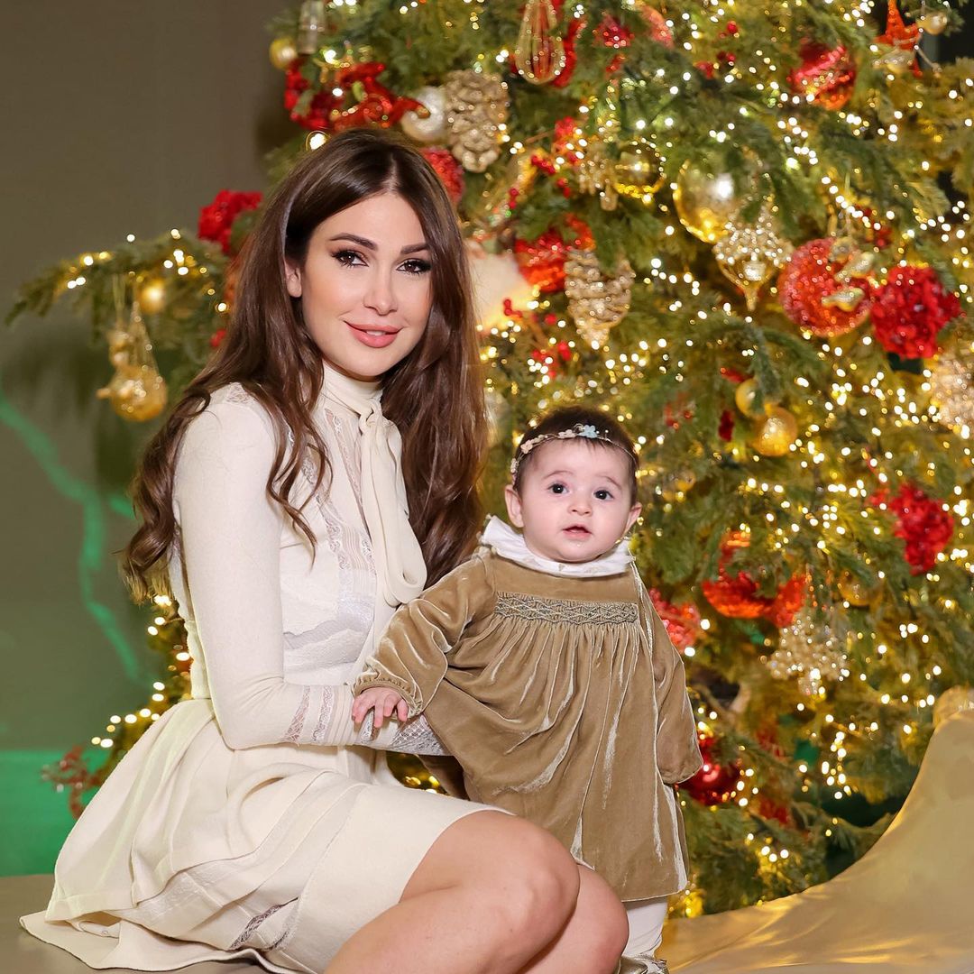 الإعلامية ديما صادق مع ابنتها جوري