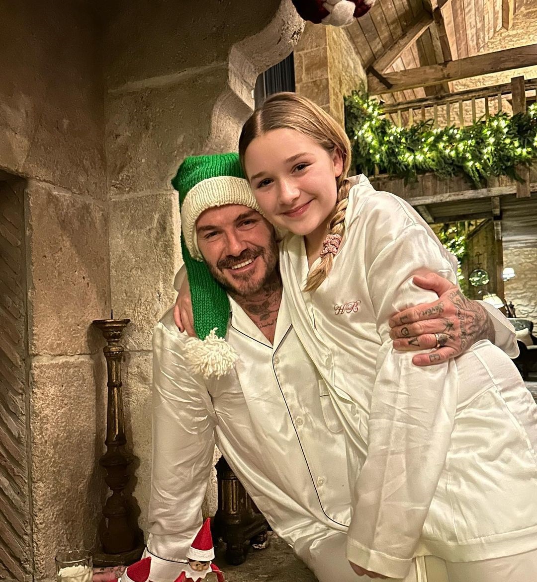 ديفيد بيكهام يحتفل مع ابنته 