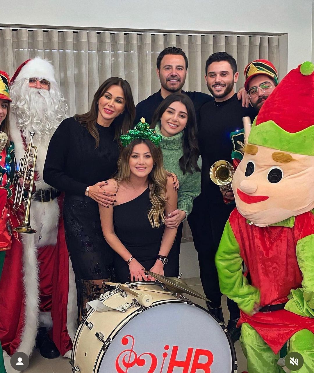 عائلة عاصي الحلاني في أجواء احتفالية برأس السنة 