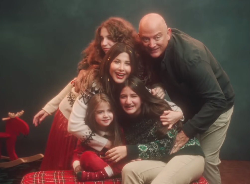 أسرة النجمة نانسي عجرم في أغنية "يا عيد"