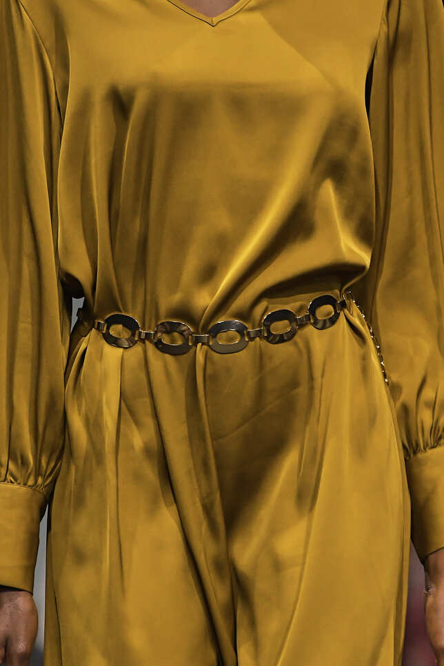 حزام معدني مميّز من Nouvelle Silk