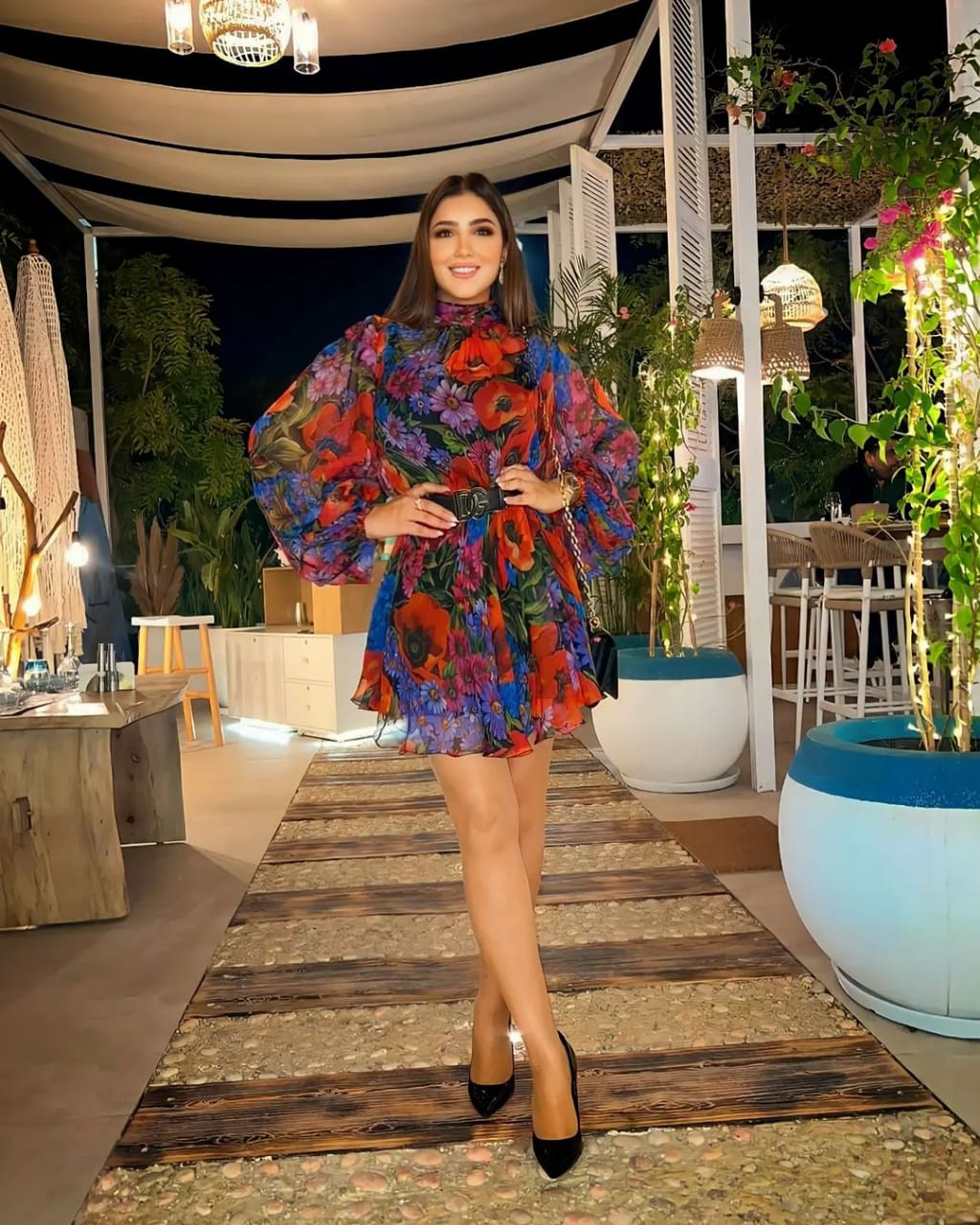 طلة ناعمة جذاية مطبعة بالزهور لـ مي عمر