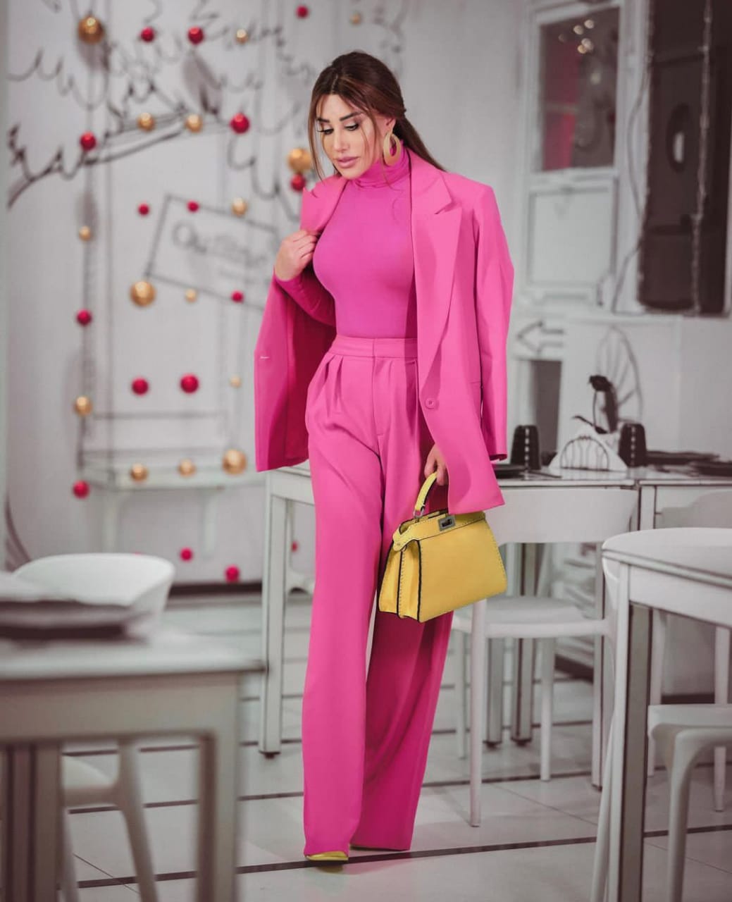 نجوى كرم تودع عام 2022 بإطلالة بالفوشيا