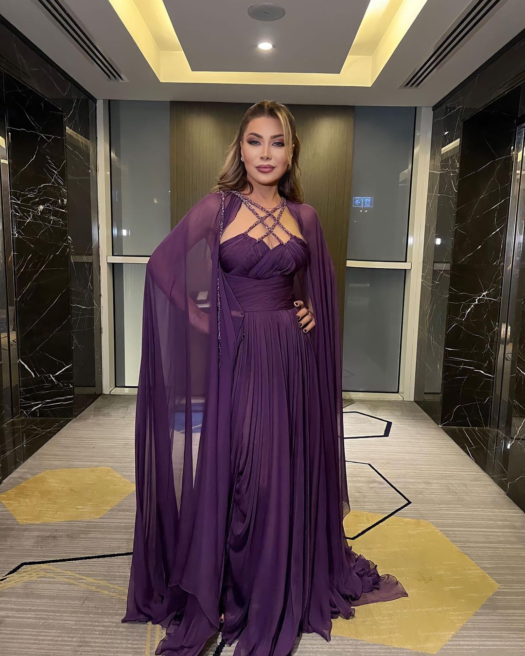 نوال الزغبي بفستان بنفسجي