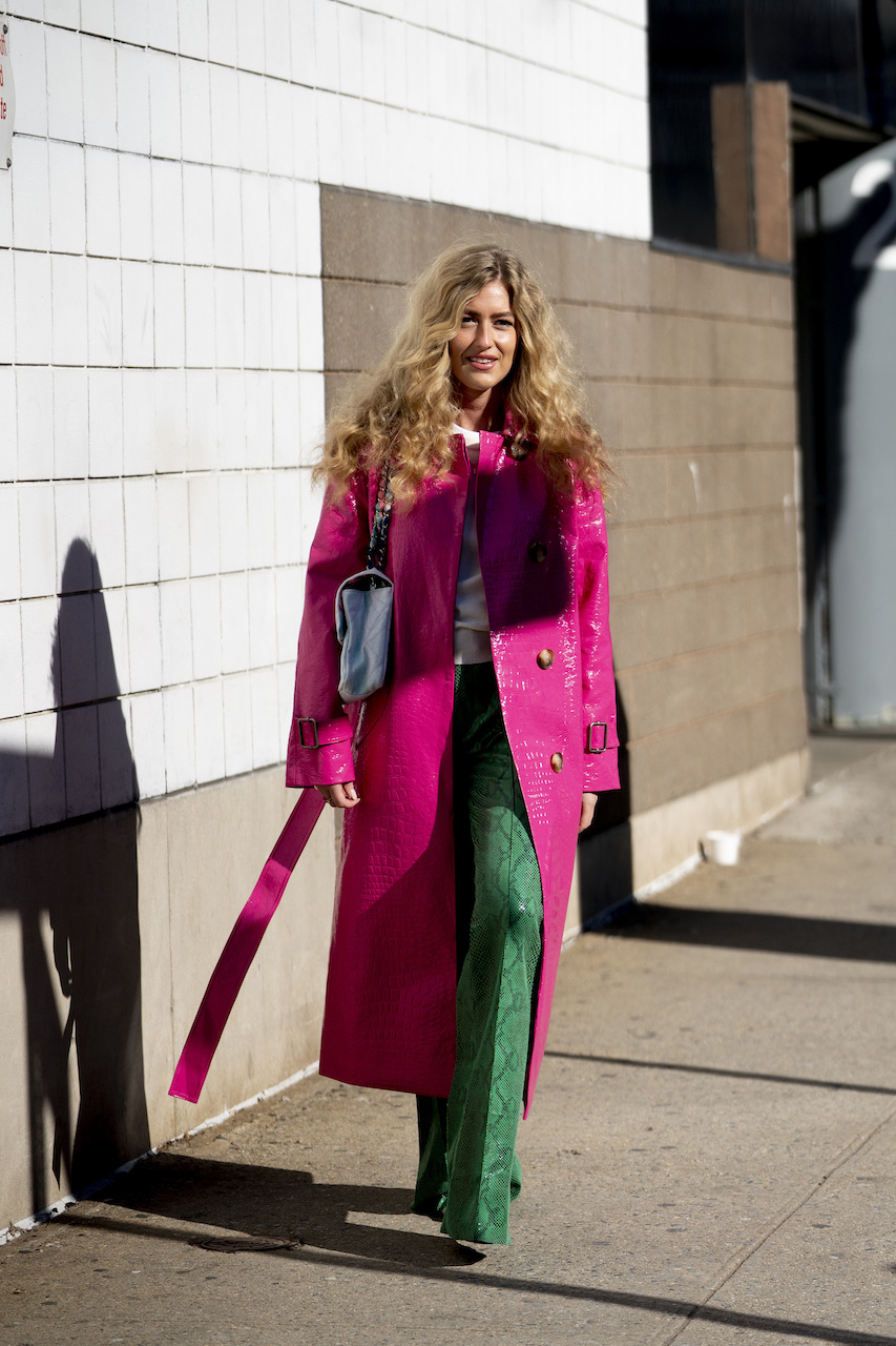 تنسيق حيوي وملفت في بنطلون باللون الأخضر