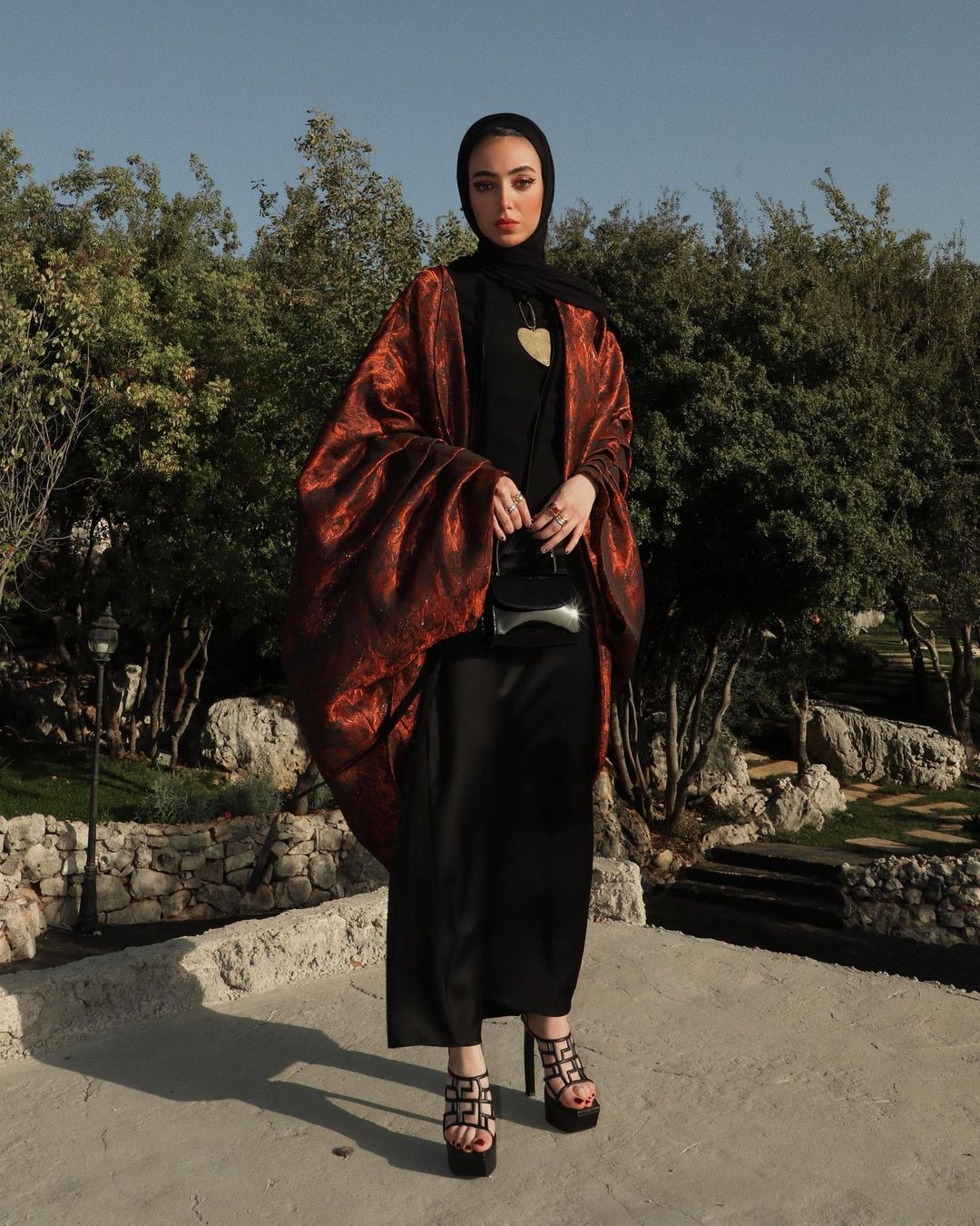 لينا الغوطي في تنسيق أنيق ذو طابع شرقي