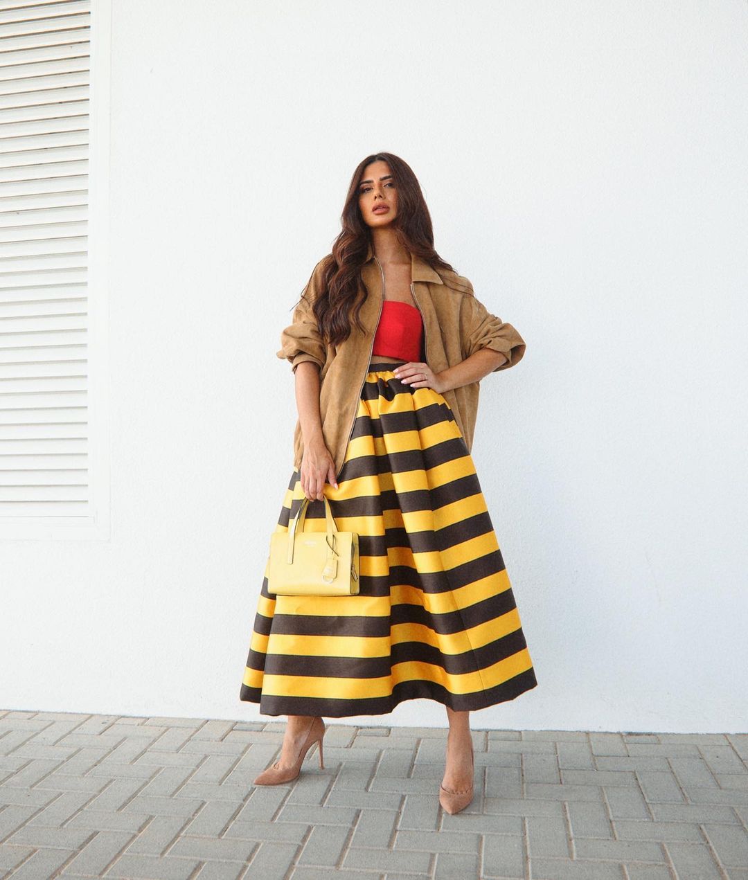 ديما الأسدي بلوك عصري من برادا بالتنورة الطويلة