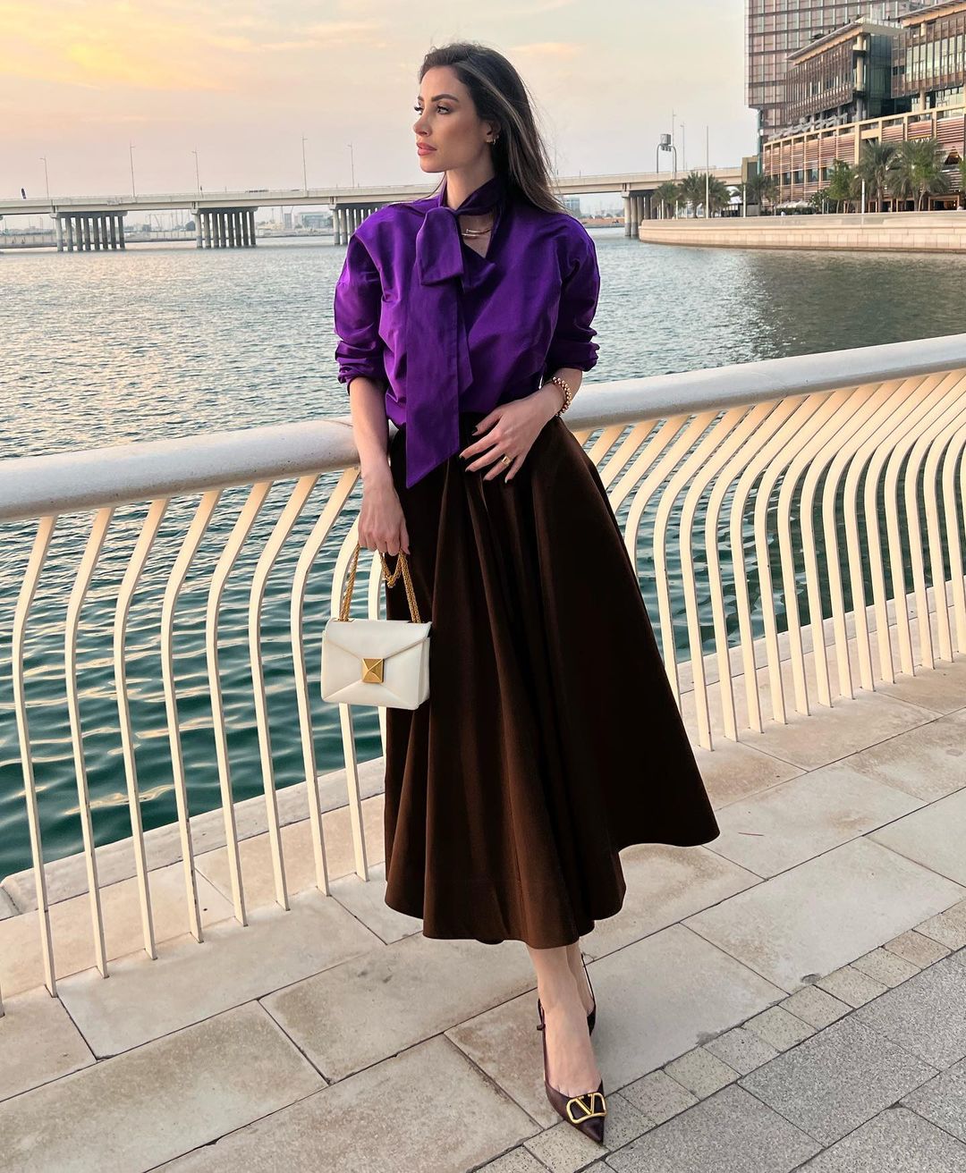 أنابيلا هلال بإطلالة رقيقة من فالنتينو