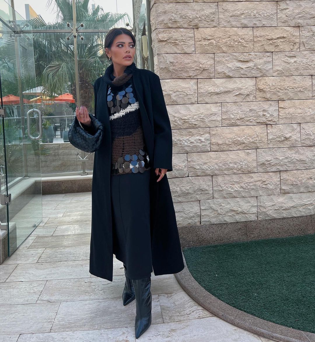 العنود بدر أطلت بلوك شتوي بتنورة طويلة