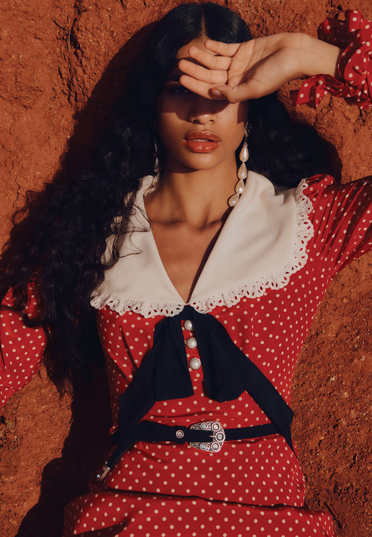 إطلالة من "أليساندرا ريتش" ALESSANDRA RICH