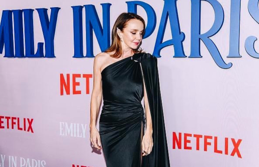 إطلالة فلبين ليروي بوليو بالأسود