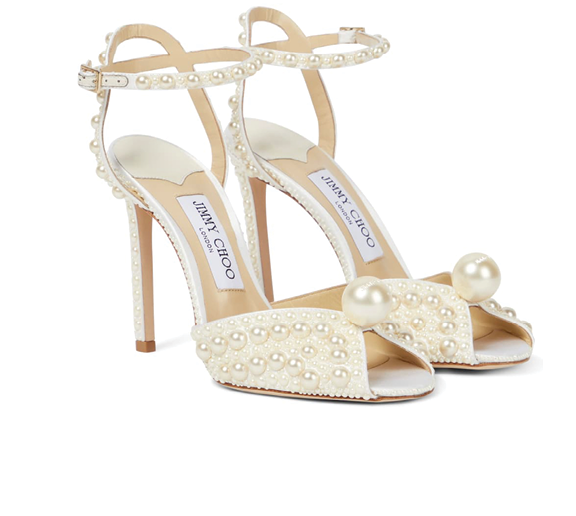 صاندل باللون العاجي من "جيمي تشو" JIMMY CHOO لدى MYTHERESA