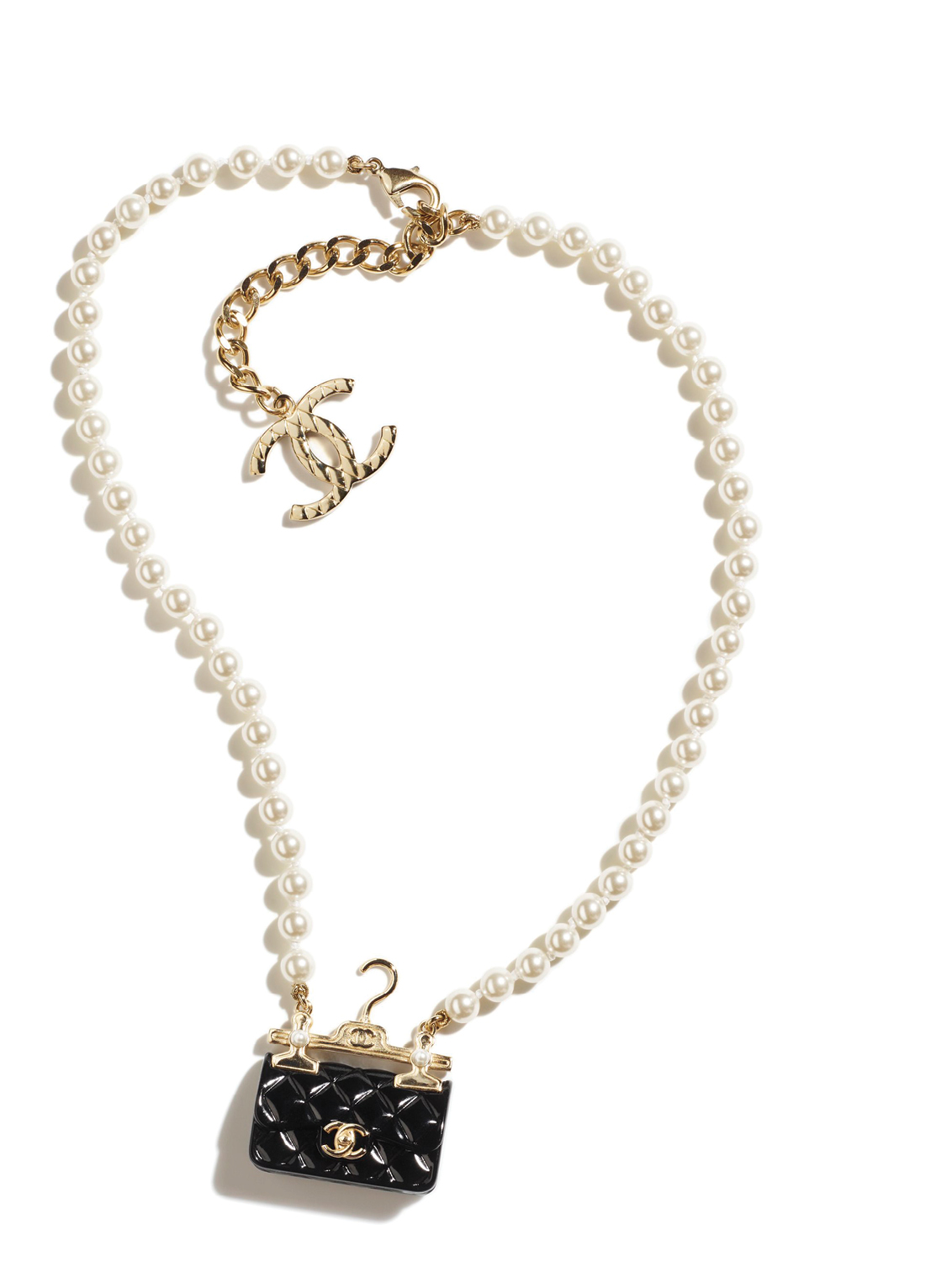 عقد من المعدن والراتنج والزجاج من "شانيل" CHANEL