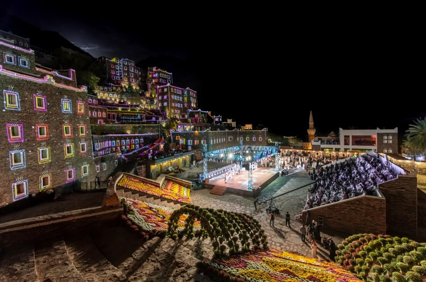 تجارب متنوعة تنتظر زوار قرية رجال ألمع