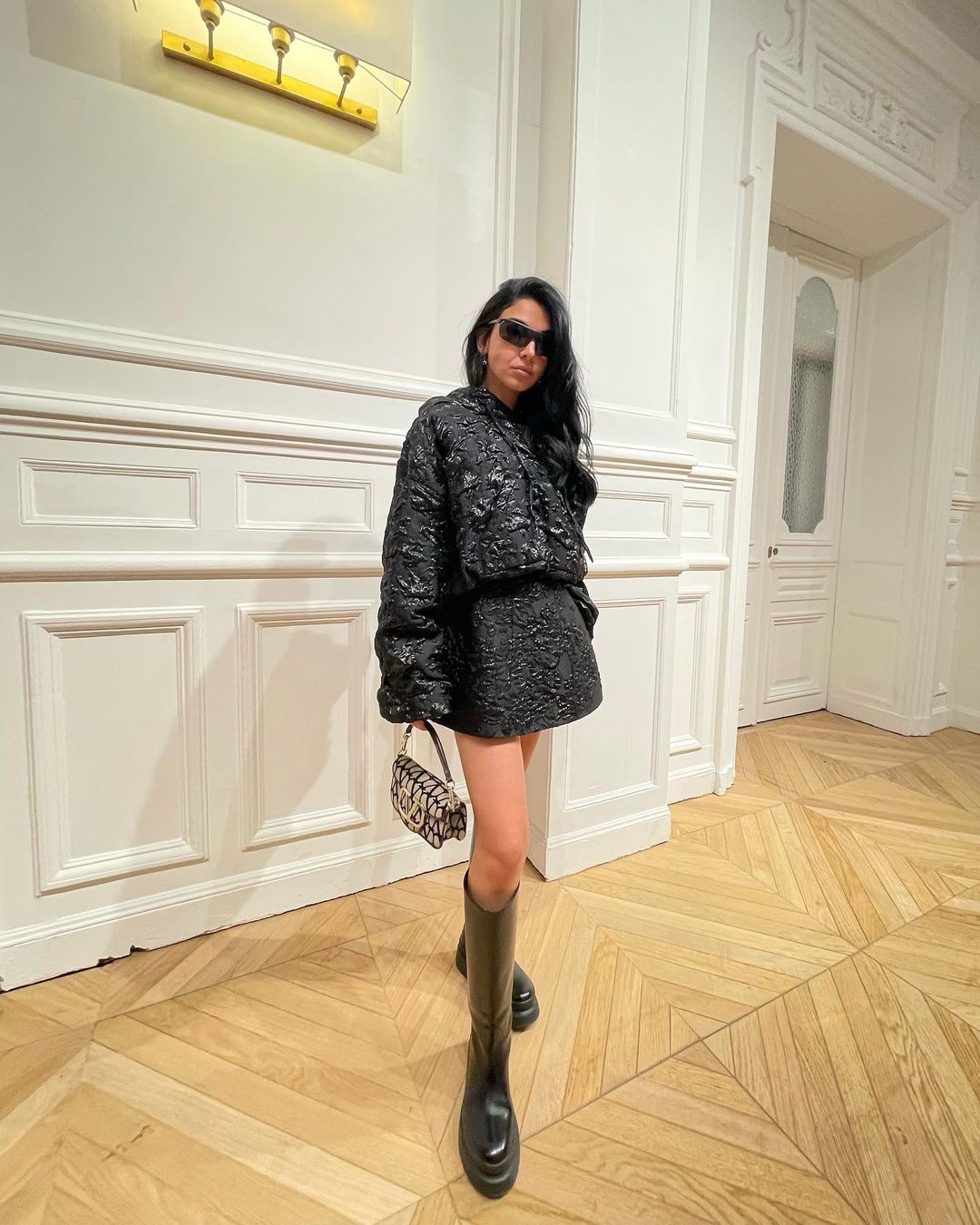 سلمى أبو ضيف بفستان أسود من توقيع دار فالنتينو للأزياء