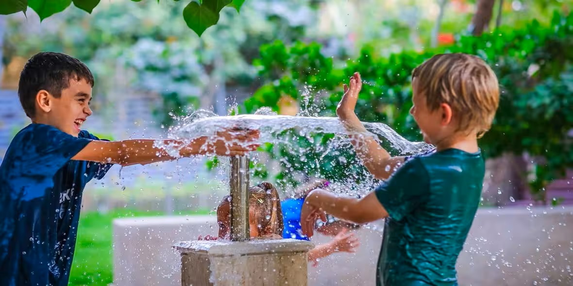  إكس بارك جونيور. 