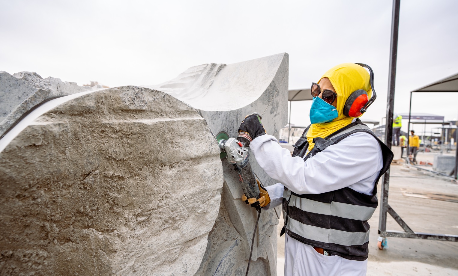  الفنانه أزهار سعيد 