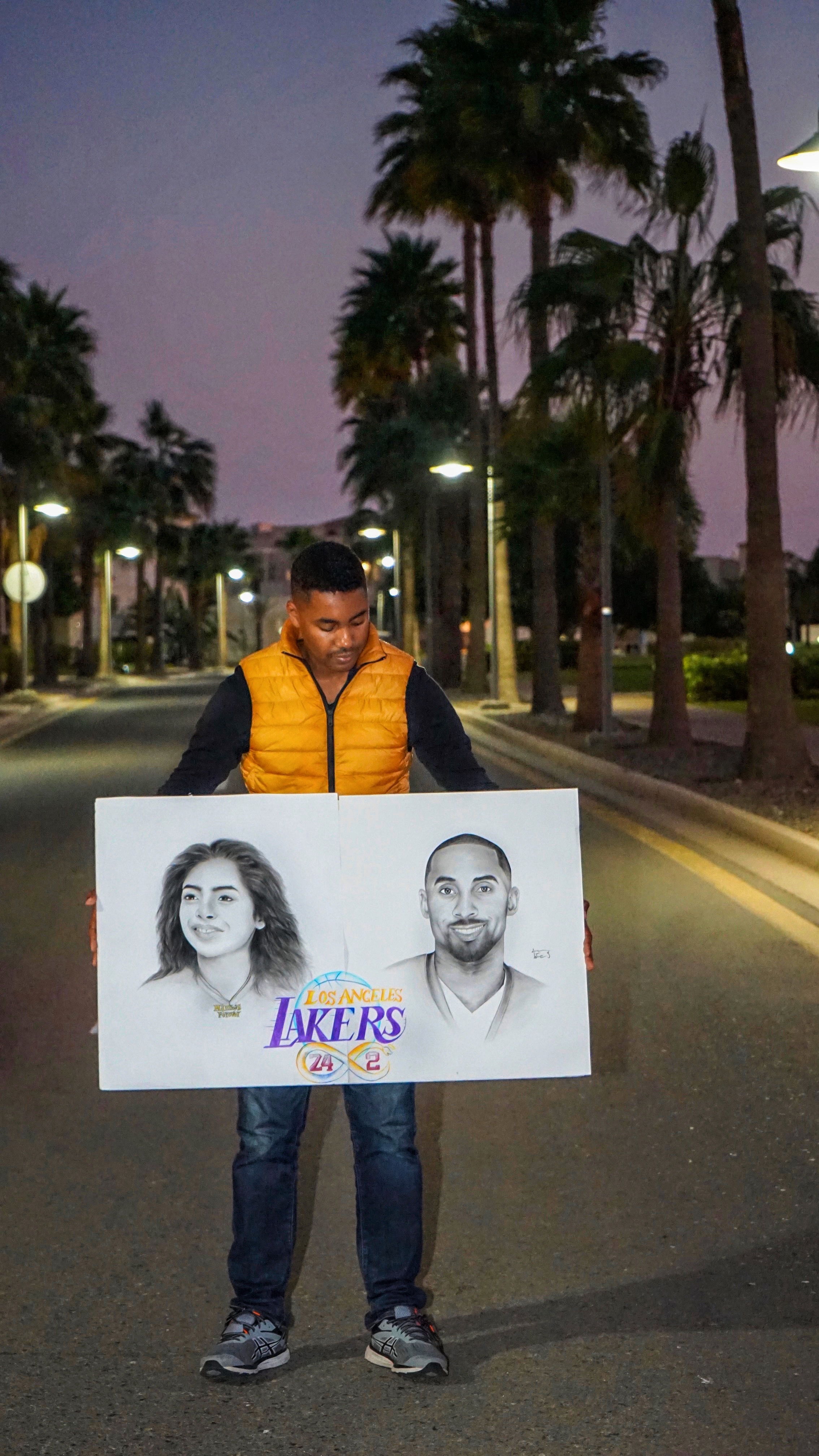  طارق بلدينا يستعرض لوحاته الفنية البديعة 