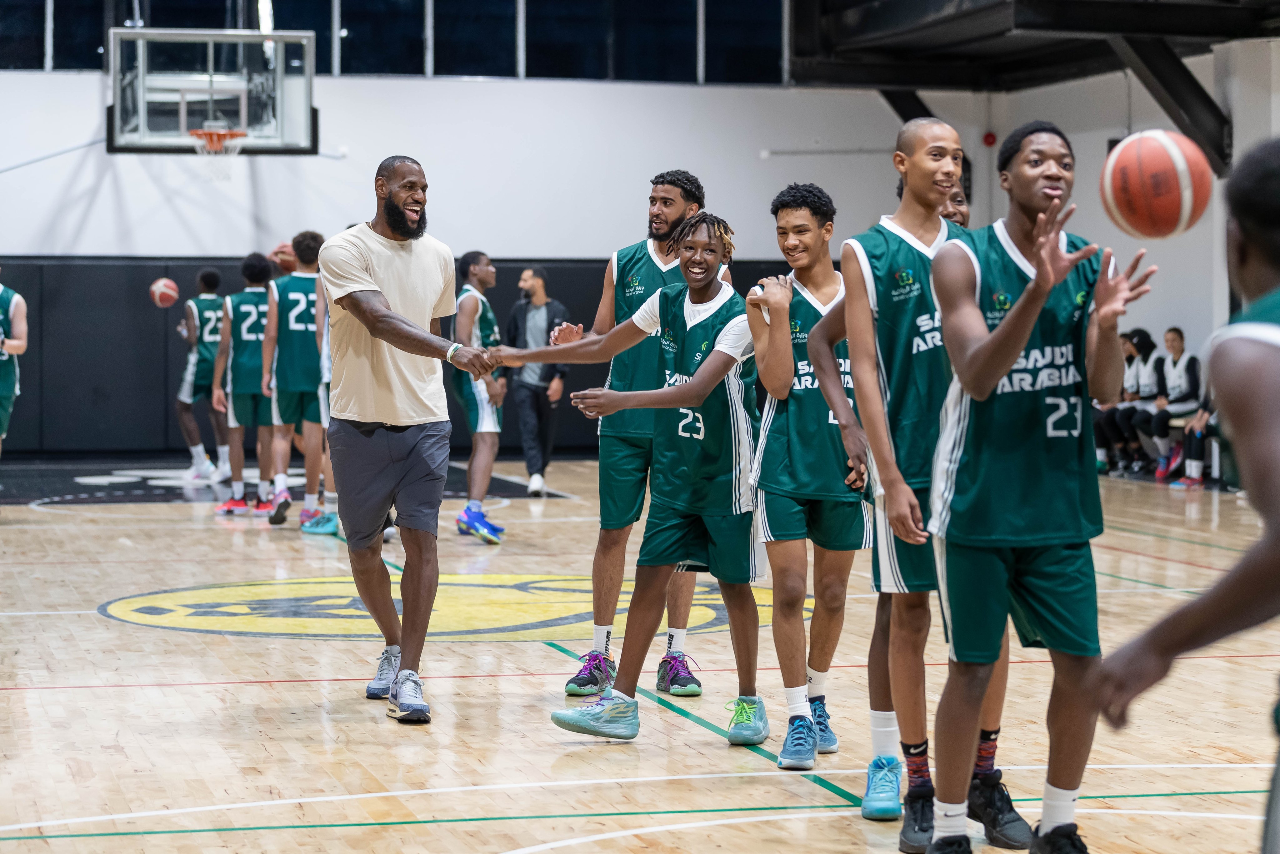 نصائح للاعبي منتخب الناشئين من ليبرون جيمس