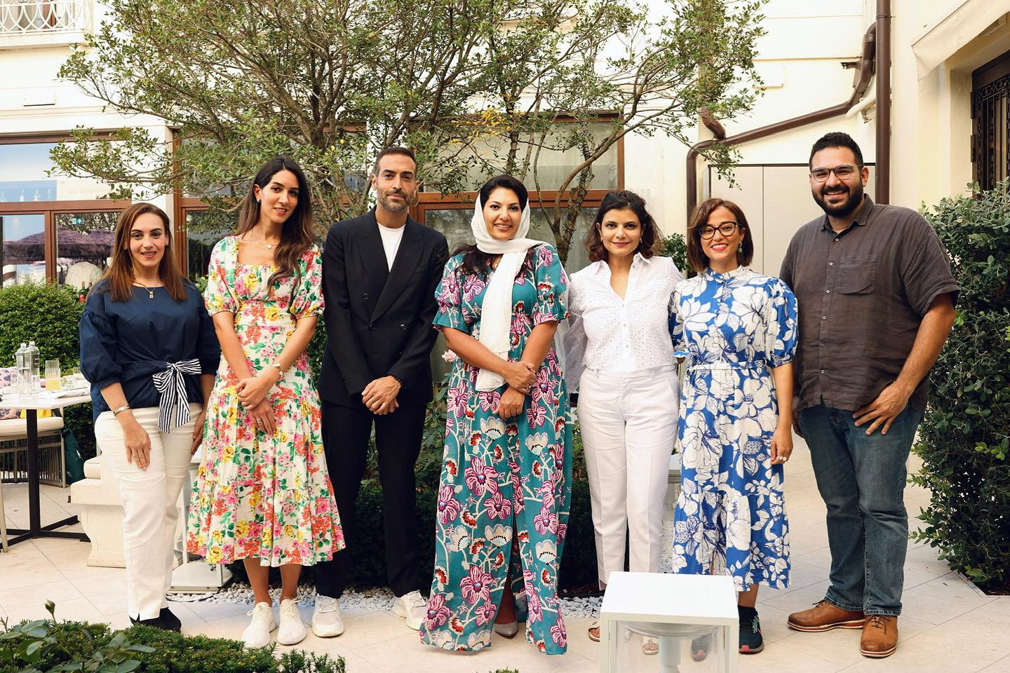 فريق مؤسسة البحر الأحمر السينمائي في لقطة تذكارية مع صاحبة السمو الملكي الأميرة ريما بنت بندر آل سعود