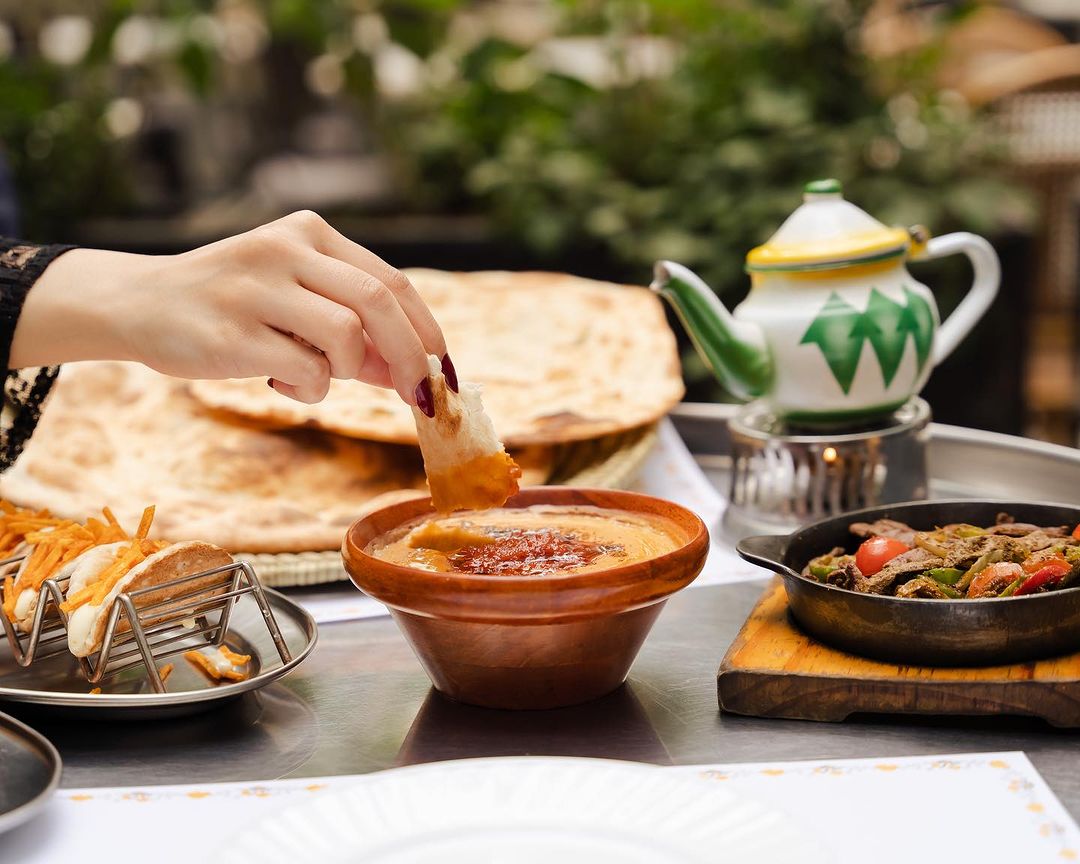  مطعم تميسه وأشهى الأطباق بالإنتظار. 