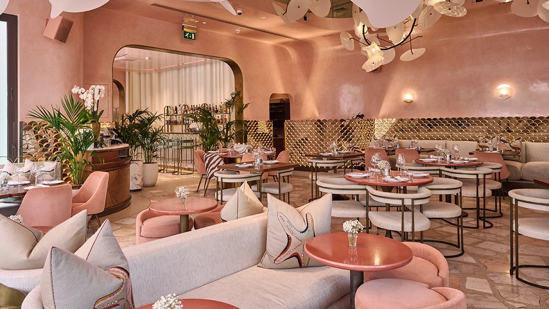  أناقة الجلسات في مطعم فلامينغو روم. 