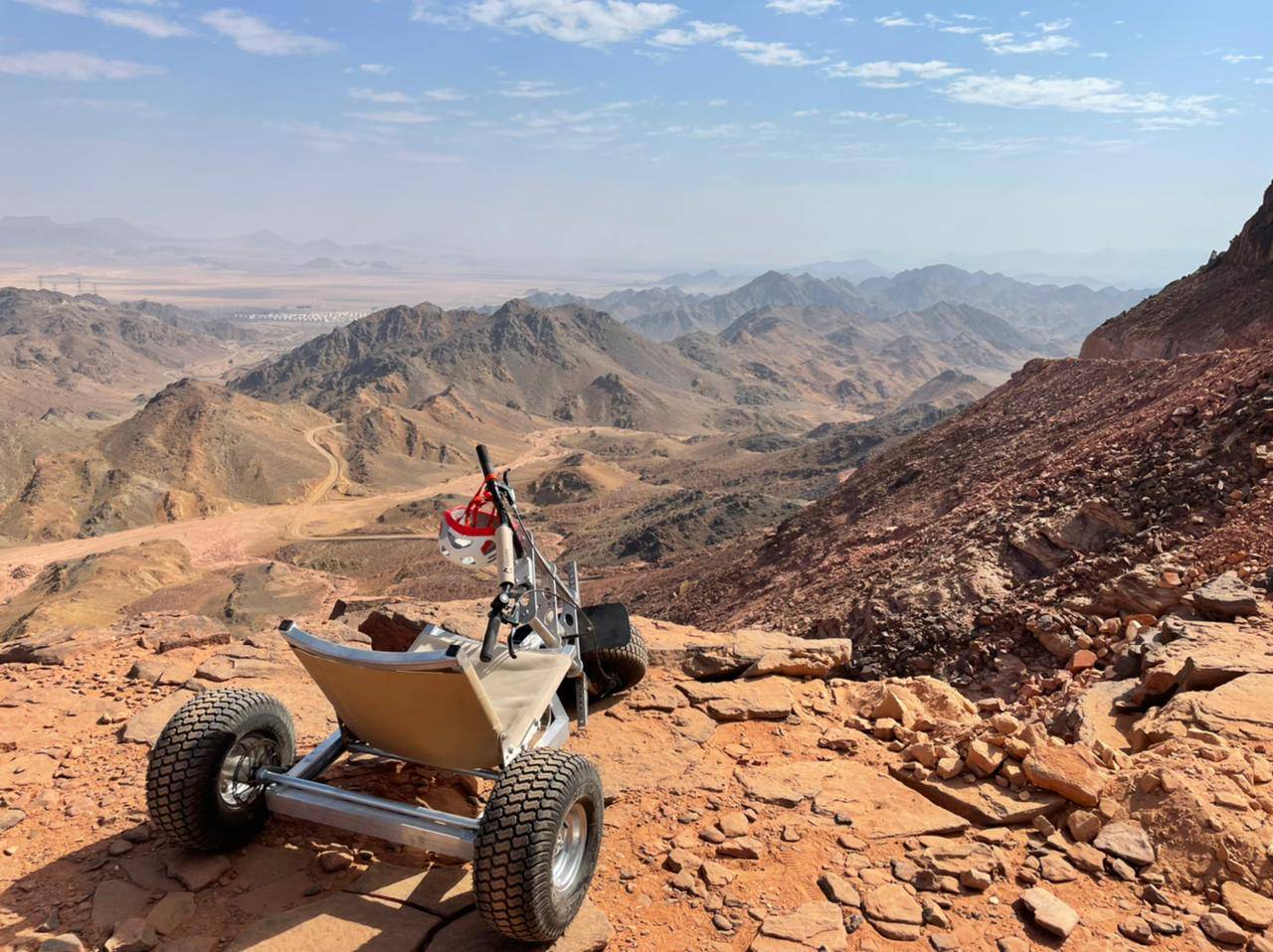  تحدي الجاذبية مع جرافيتي كارت العلا. 