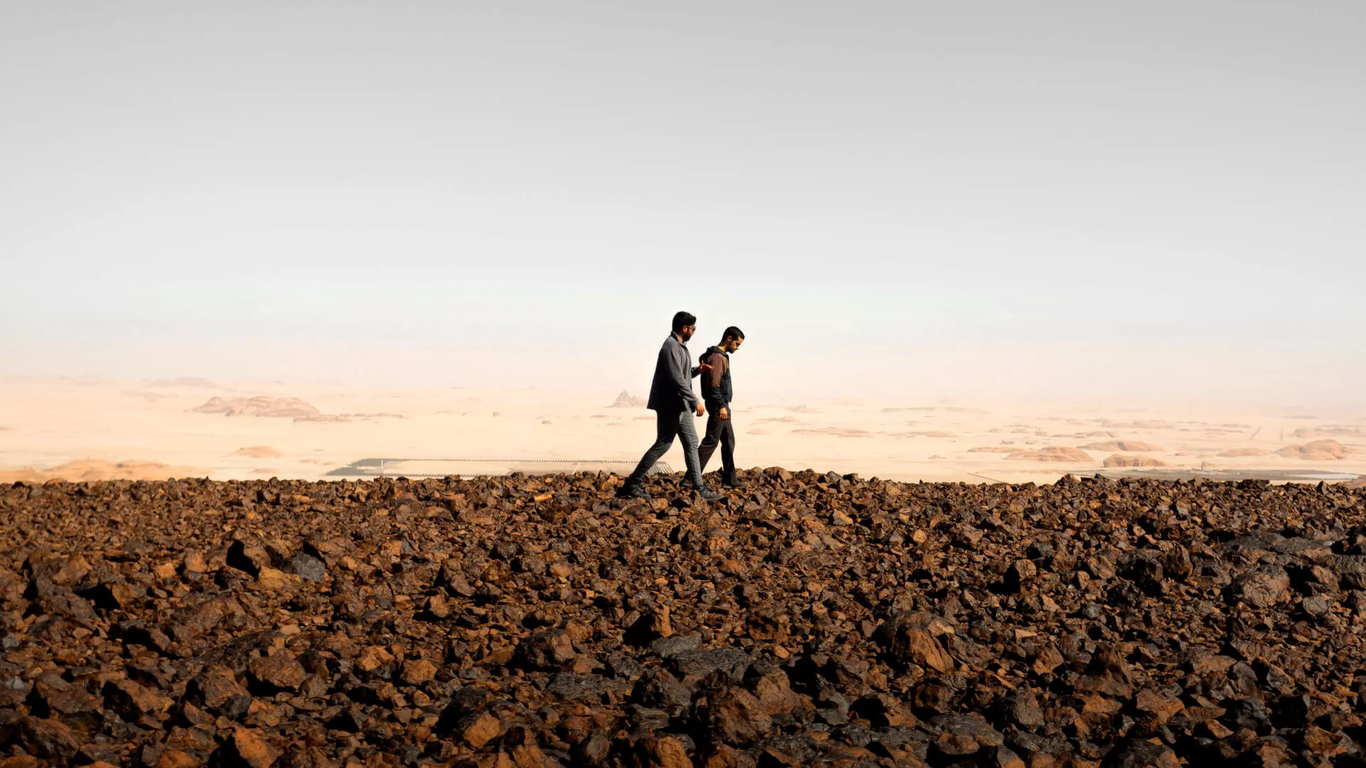  جولة مشي خيالية إلى قمة جبل الحرة 