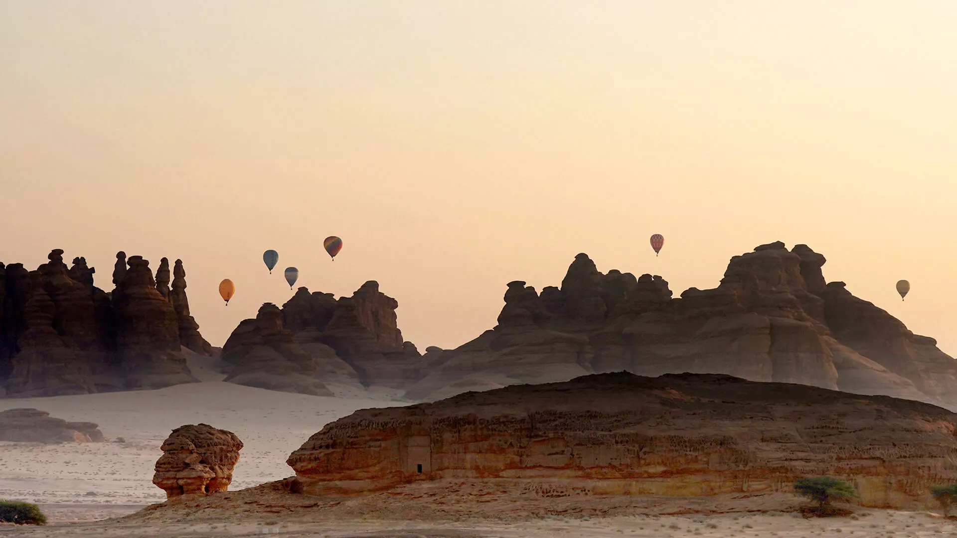  رحلة منطاد العلا تعتبر أحد أجمل المغامرات المشوّقة 