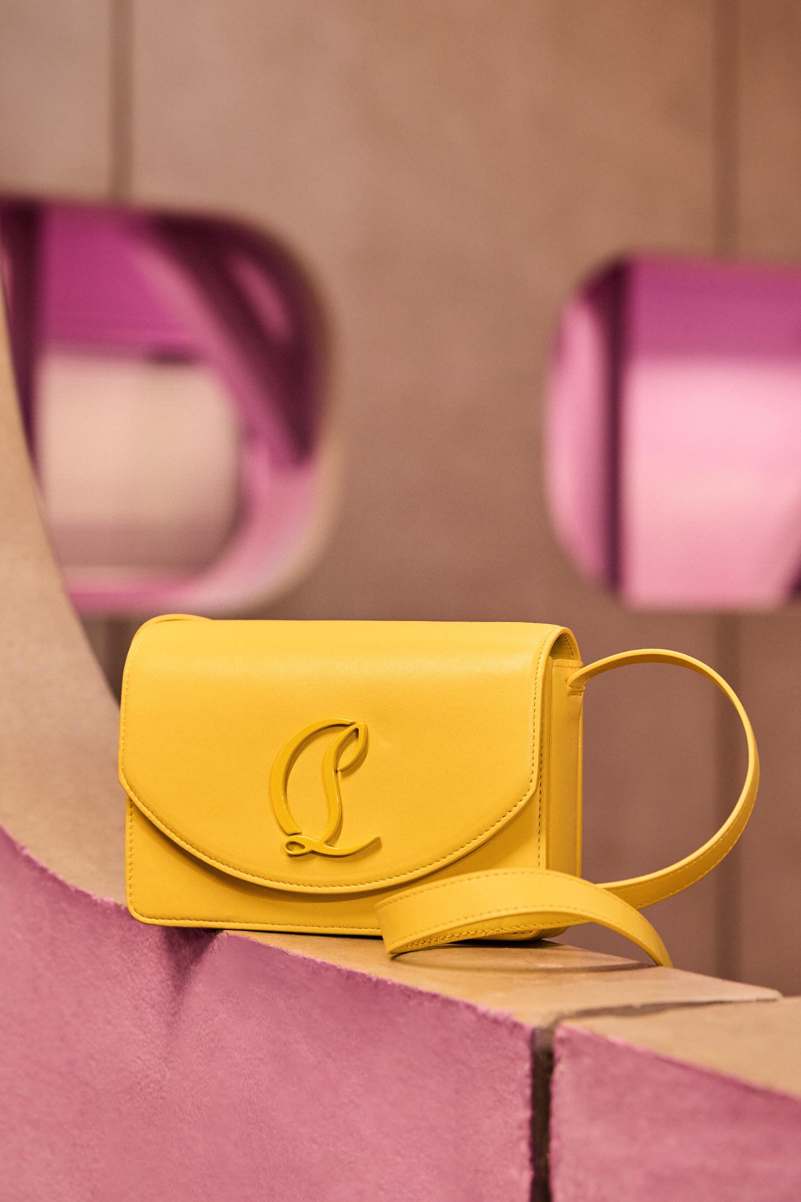 الأزياء النسائية لربيع/صيف 2024