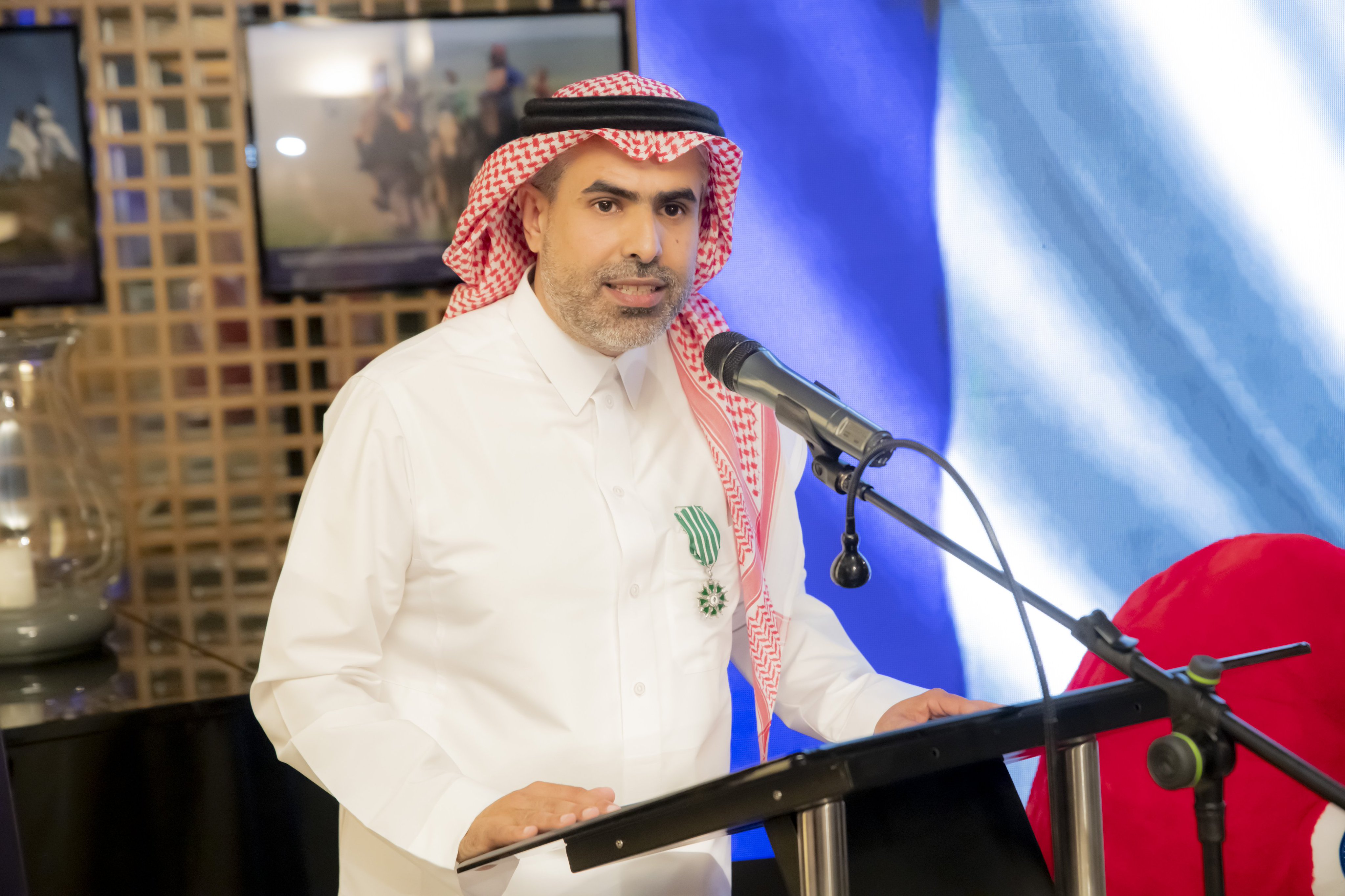  كلمة الفنان السعودي أحمد ماطر بمناسبة حصوله على الوسام الرفيع 