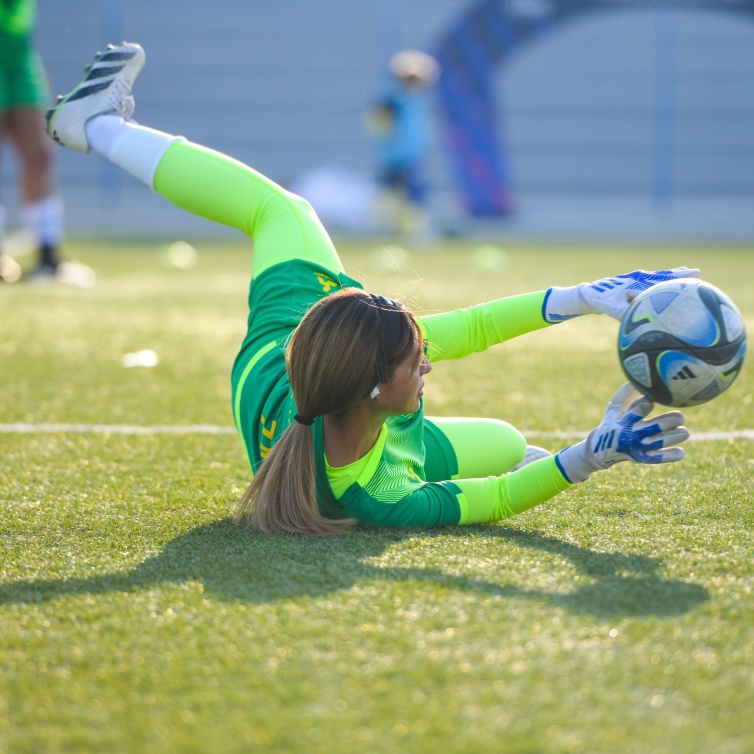  زارا السيف وتصدي كبير 