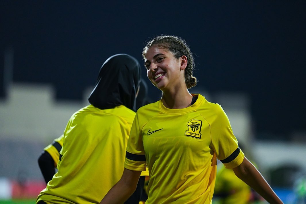  صبا توفيق تتمتع بمهارات فريدة في كرة القدم 