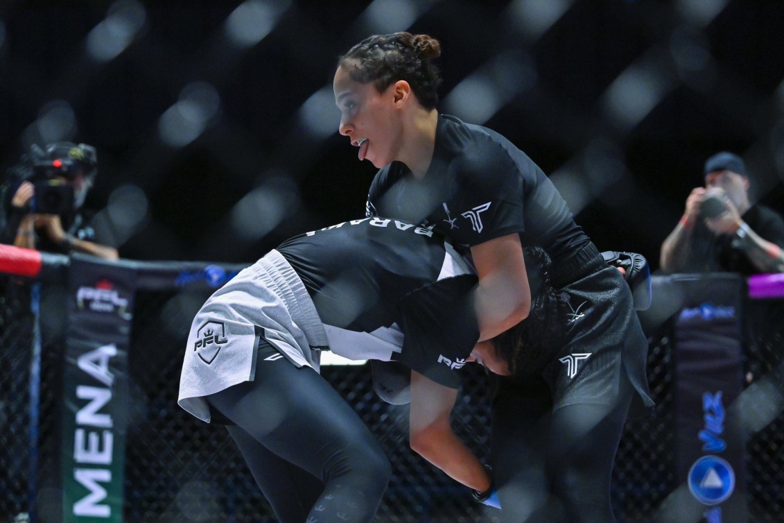  وإكتساح هتان السيف لمنافستها إيمان بركة في المباراة. 