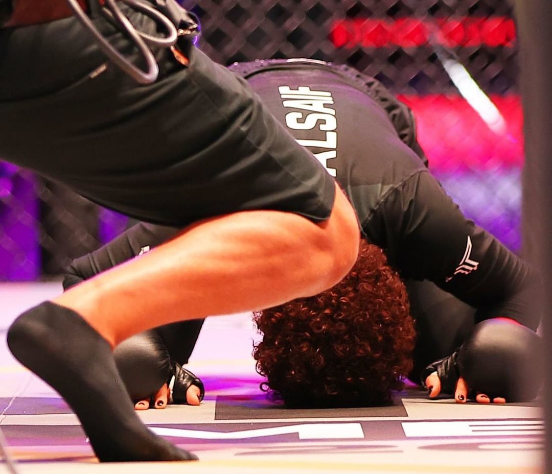  وسجدة شكر لله من هتان السيف 