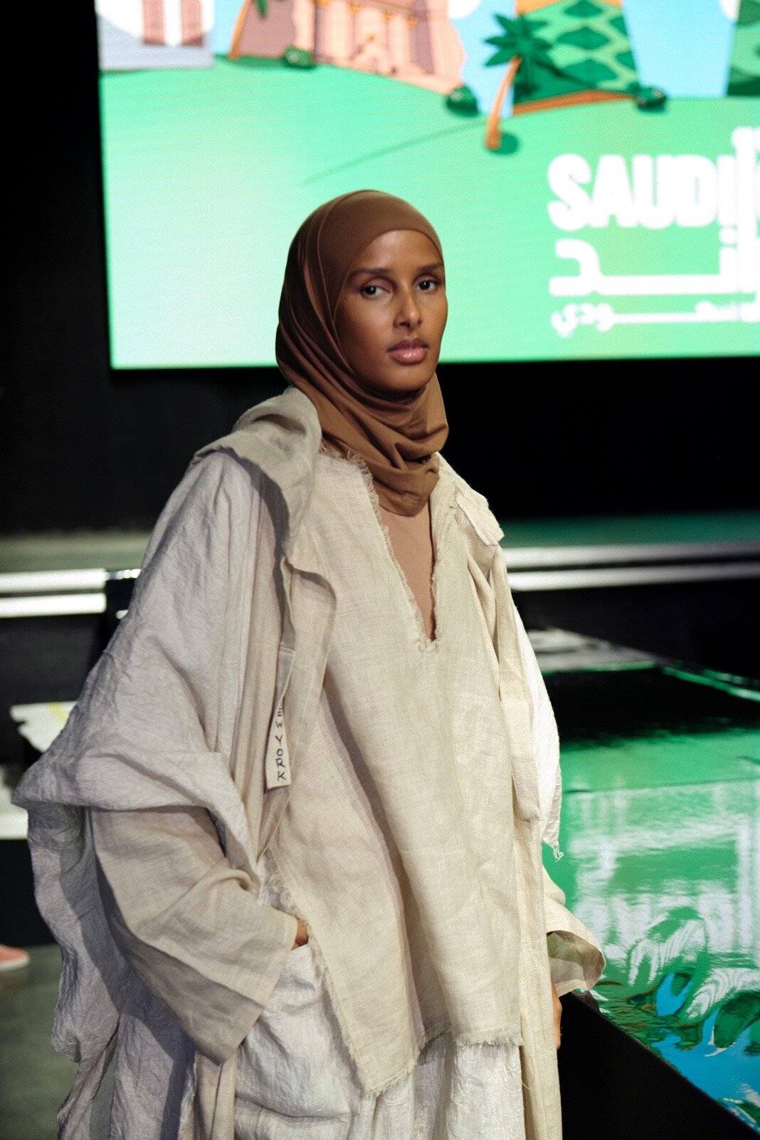 عرض أزياء 100 براند سعودي