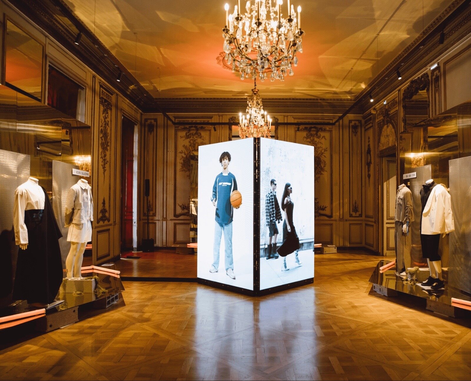 عرض أزياء 100 براند سعودي