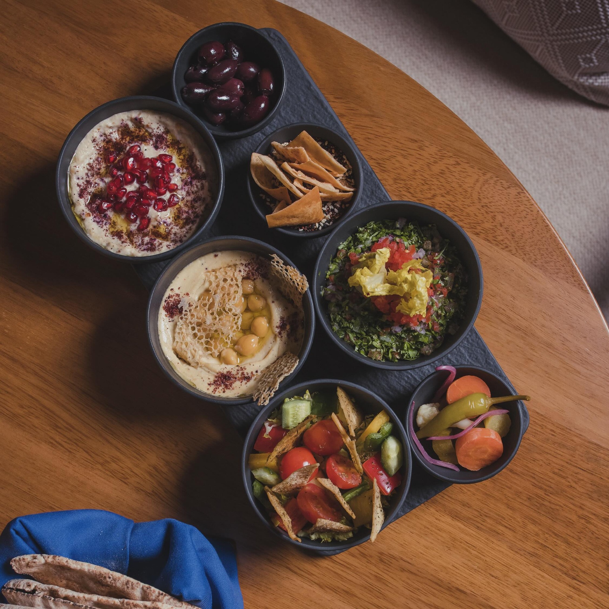  اكتشف عالمًا من النكهات في أطباق ستيلا سكاي لاونج 