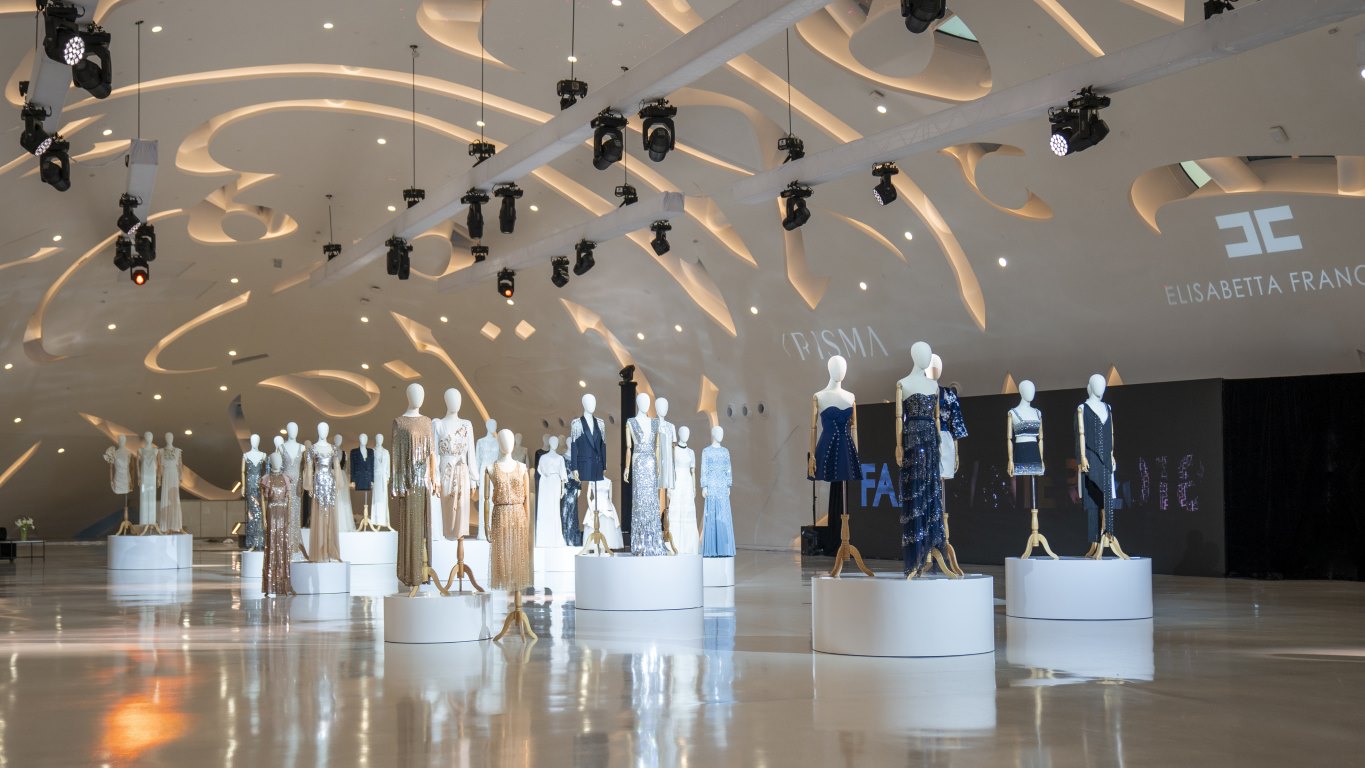 إليزابيتا فرانكي تقيم معرض "المستقبل يبدأ الآن" في متحف المستقبل بدبي