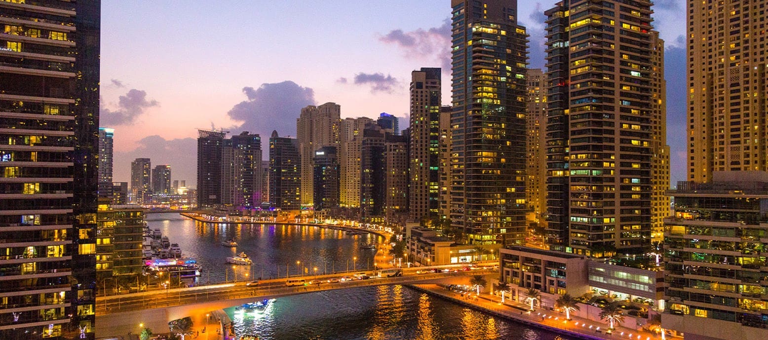 دبي مارينا توفر لكم جولة مسائية لا مثيل لها 