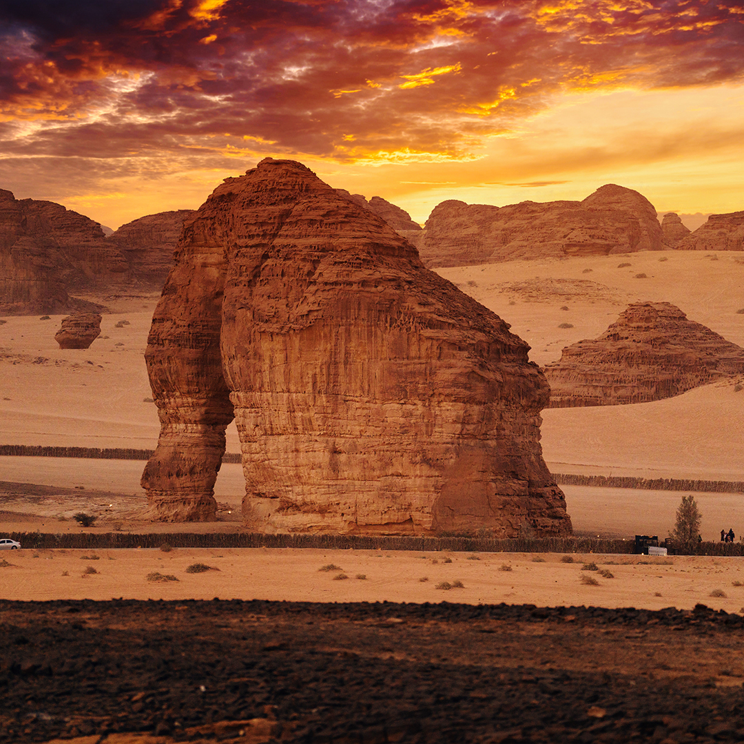  صخرة الفيل وأجواء خيالية لعشاق الطبيعة في اليوم الوطني السعودي. 