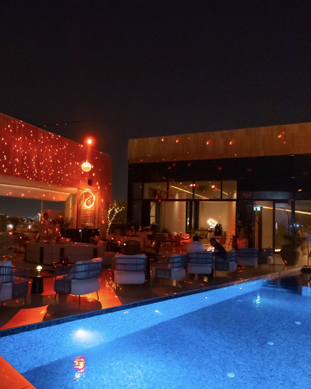  تمتعي بليلة ساحرة في ستيلا سكاي لاونج 