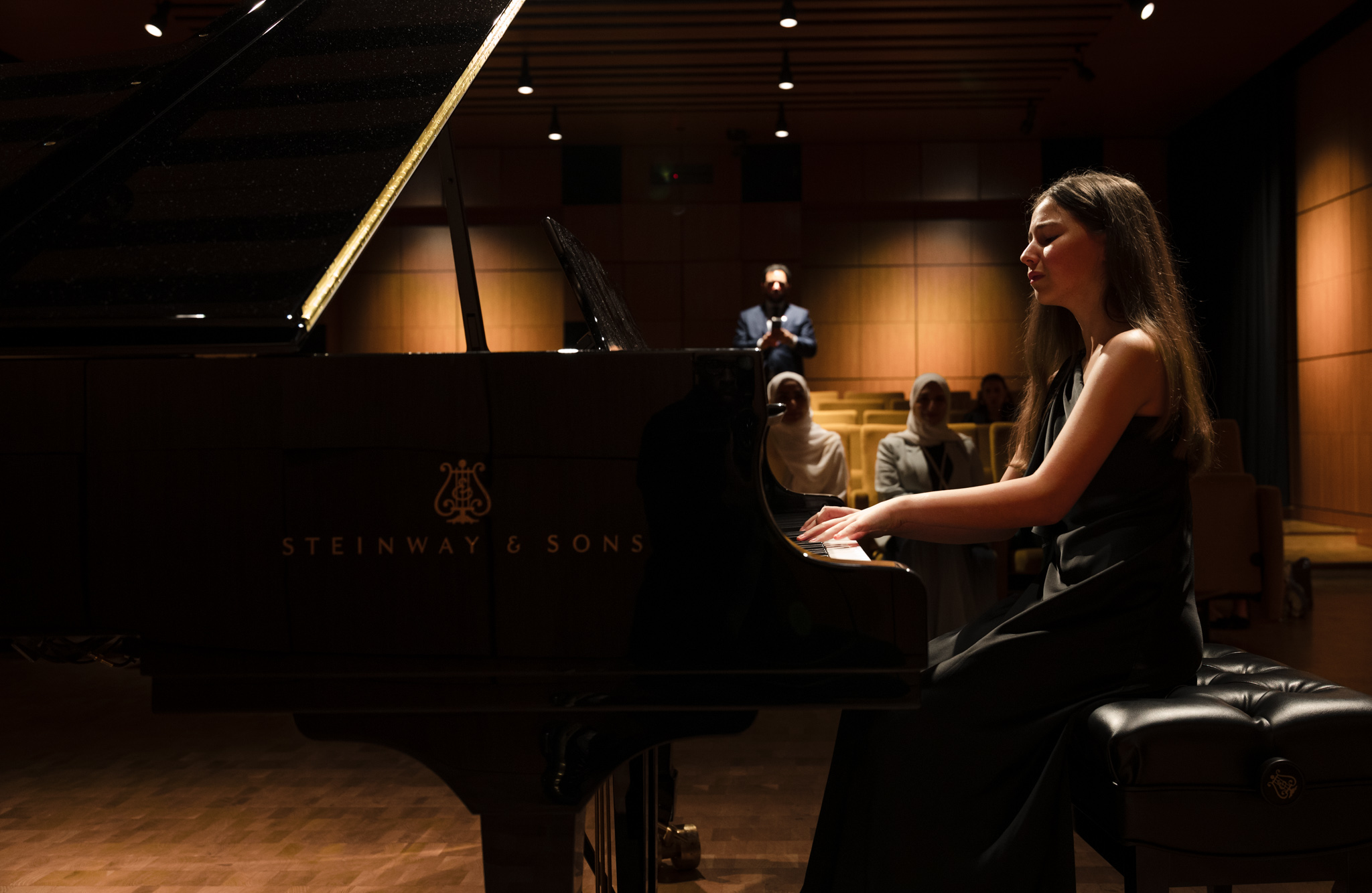  عازفة الكمان والبيانو ماريا مصراني وإبداع لا مثيل له 