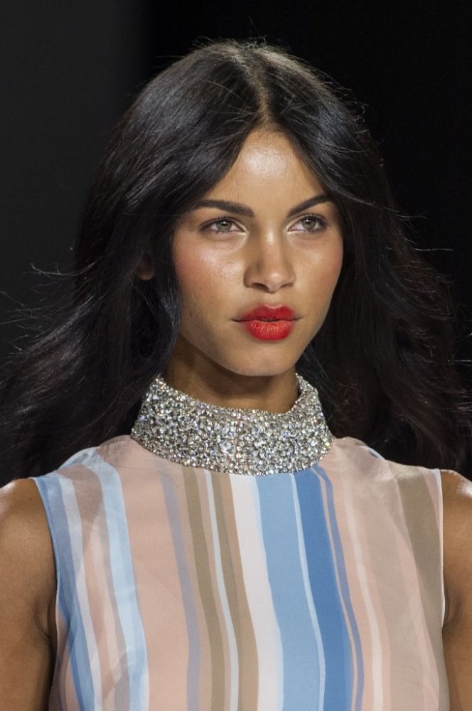 صبغات الشعر باللون الاسود اللماع احدث صيحات الموضة من Badgley Mischka