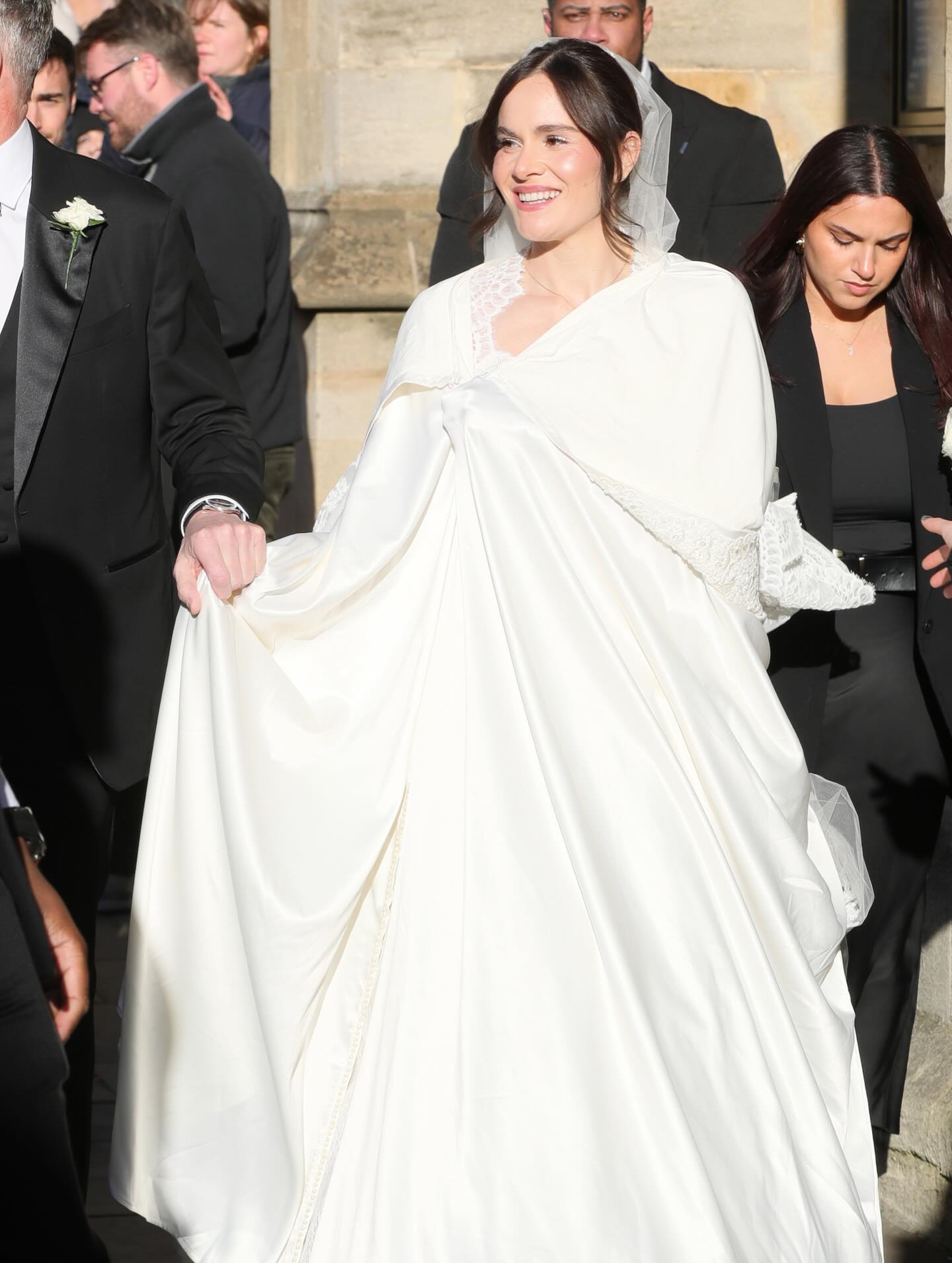 العروس هولي رامزي 